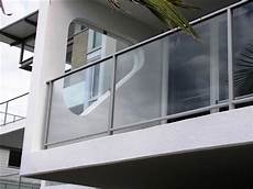 Glass balustrade panels